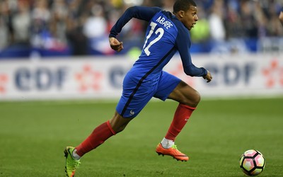 星空电竞独家-于帕梅卡诺更衣室领袖气质初显