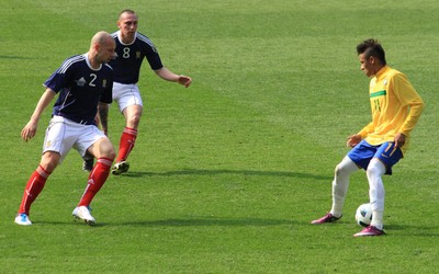 星空电竞动态-埃尔内尼赛后和主帅拥抱