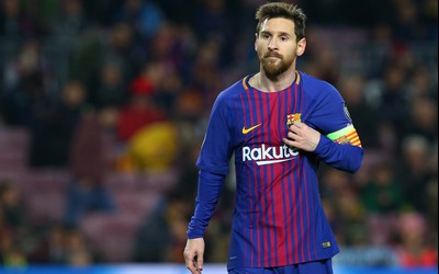 星空电竞评论-贝林厄姆训练中与队友嬉闹